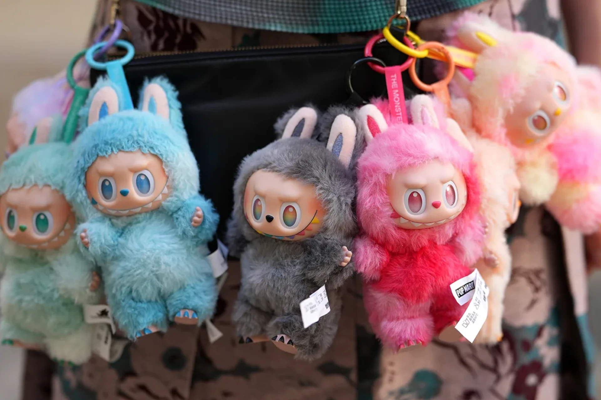 Peluches Labubu : le phénomène mode 2025