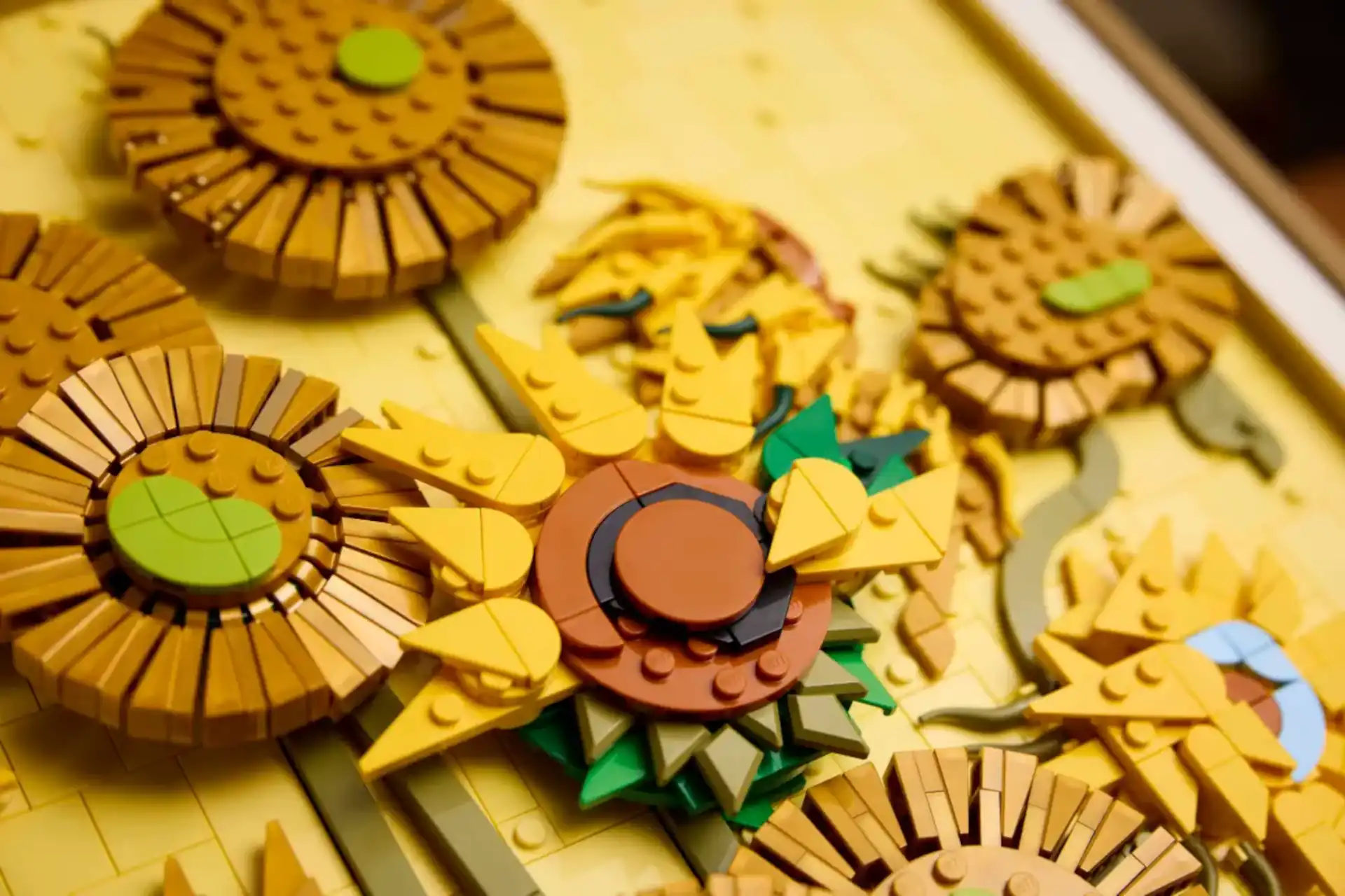 Les Tournesols de Van Gogh en LEGO : un chef-d'œuvre réinventé pour 2025