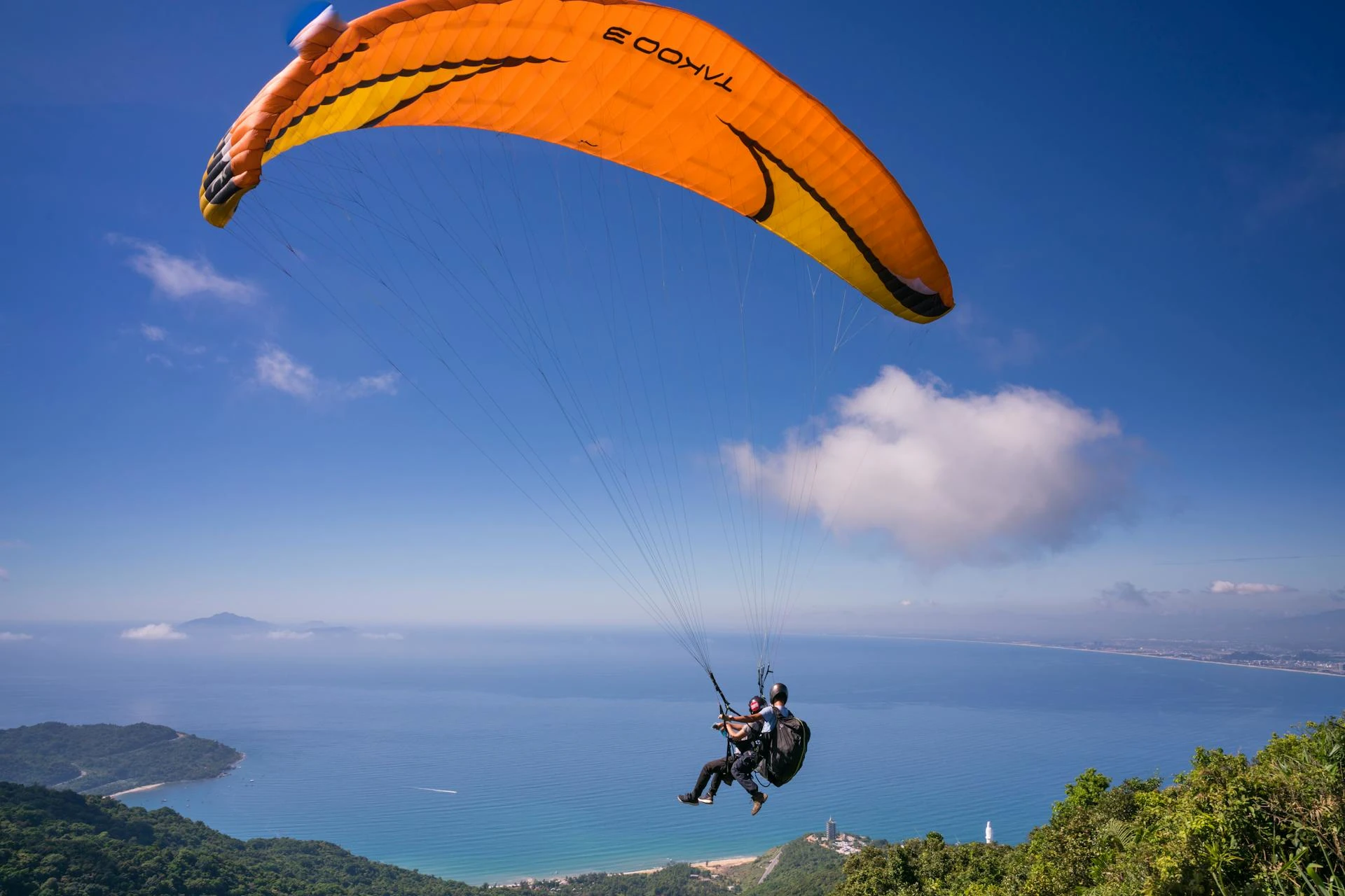 Idées de cadeaux Le frisson du vide : pourquoi le saut en parachute séduit toujours