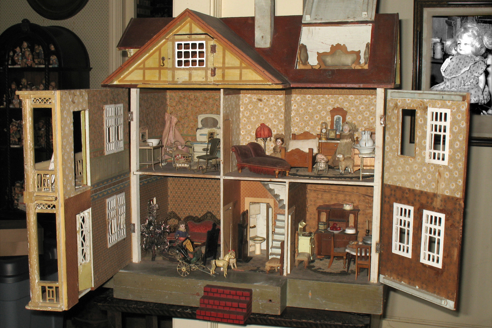 Vielle maison de poupée anglaise