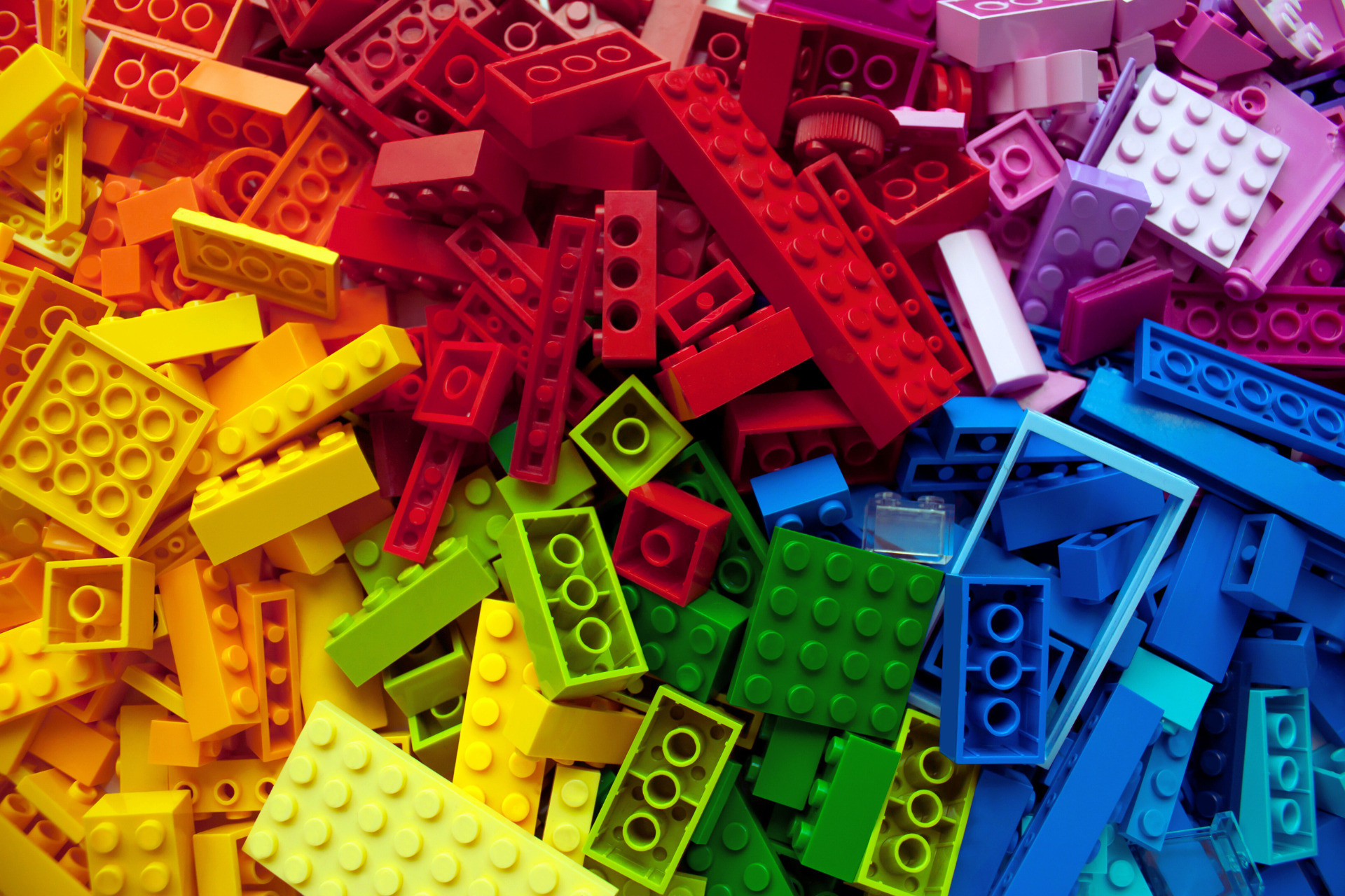 Un gros tas de Lego multicolores