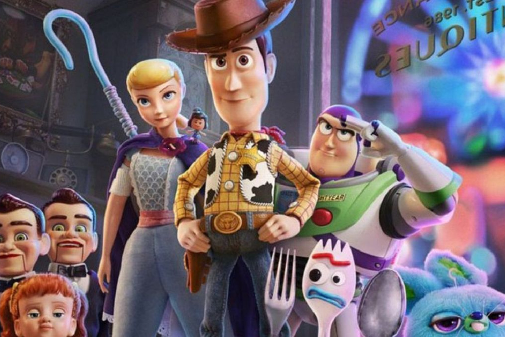 Affiche du film Toy Story 4 avec woody, Buzz et BoPee.